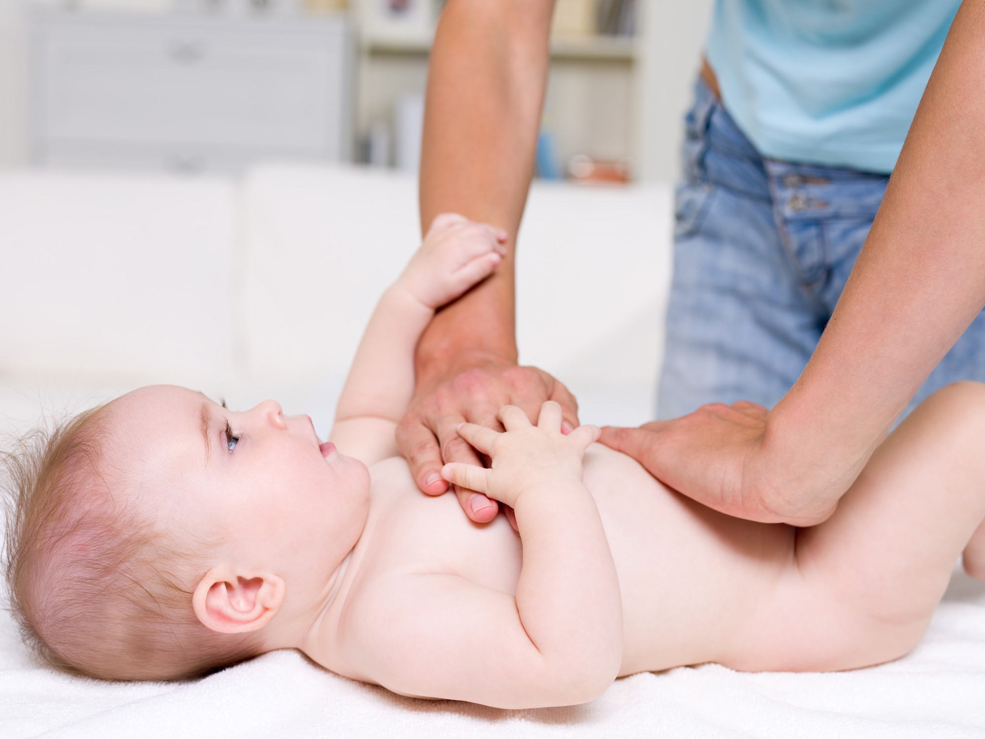 Nouveau-né : quand faut-il l’emmener chez l’ostéopathe ?